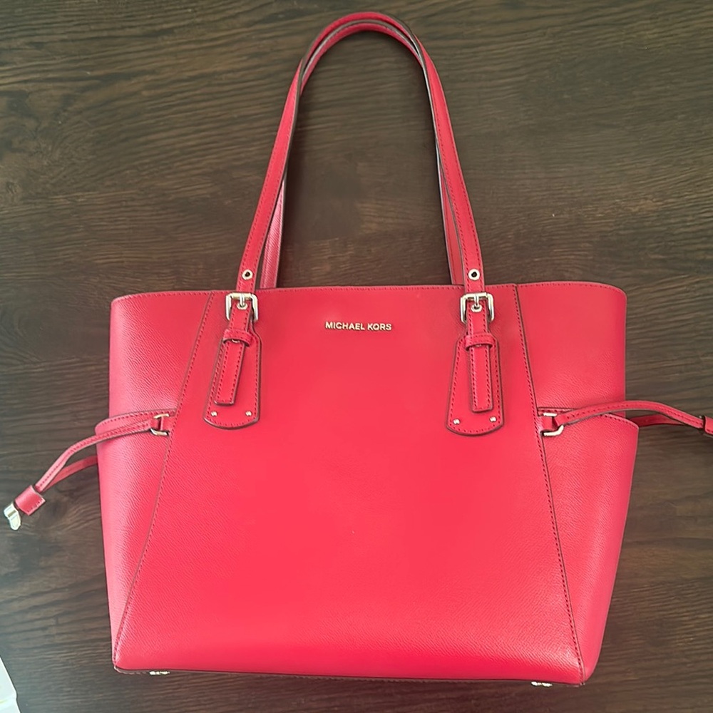 Michael Kors Voyager Tote Bag
